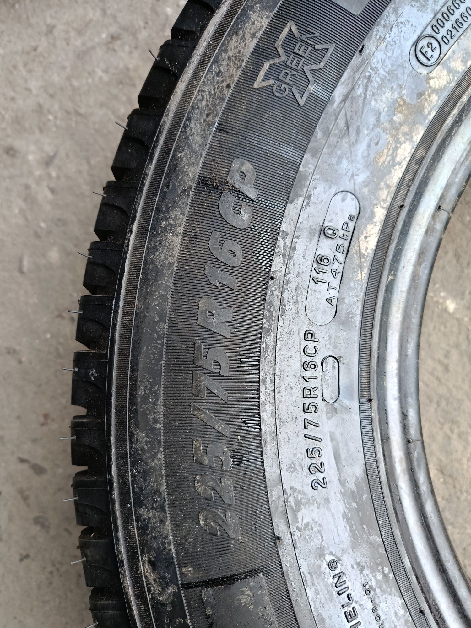 БУСОВИ -2023г.-16цола-225/75-1бр.-220лв."MICHELIN"-като нови