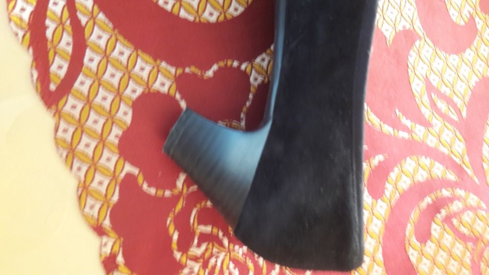 Pantofi din piele intoarsa neagra cu perlute marunte albe