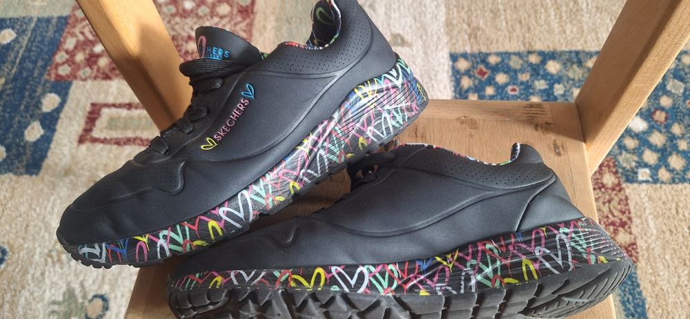 Skechers uno-loving love