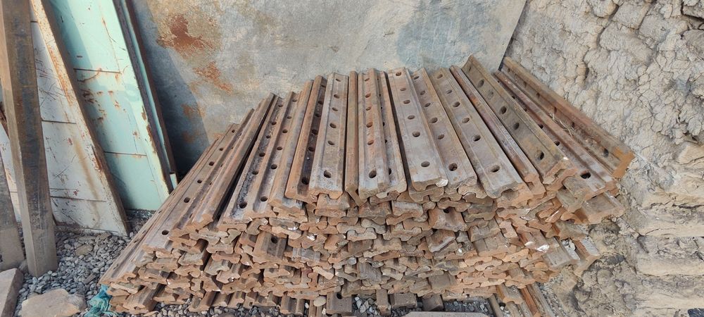 Накладка сотилади 43 лик релесники 250 дона бор Фаргона да турибди.