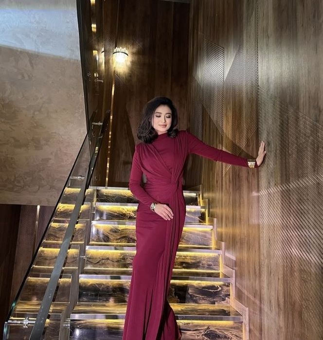 Элегантное длинное платье черного цвета