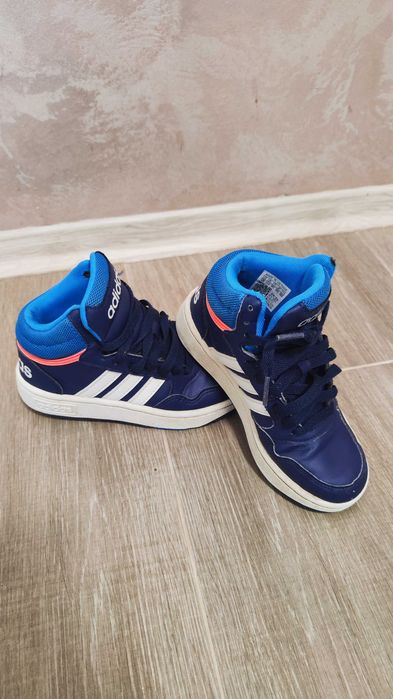 Детски маратонки за момчета Adidas Hoops 3, номер 30