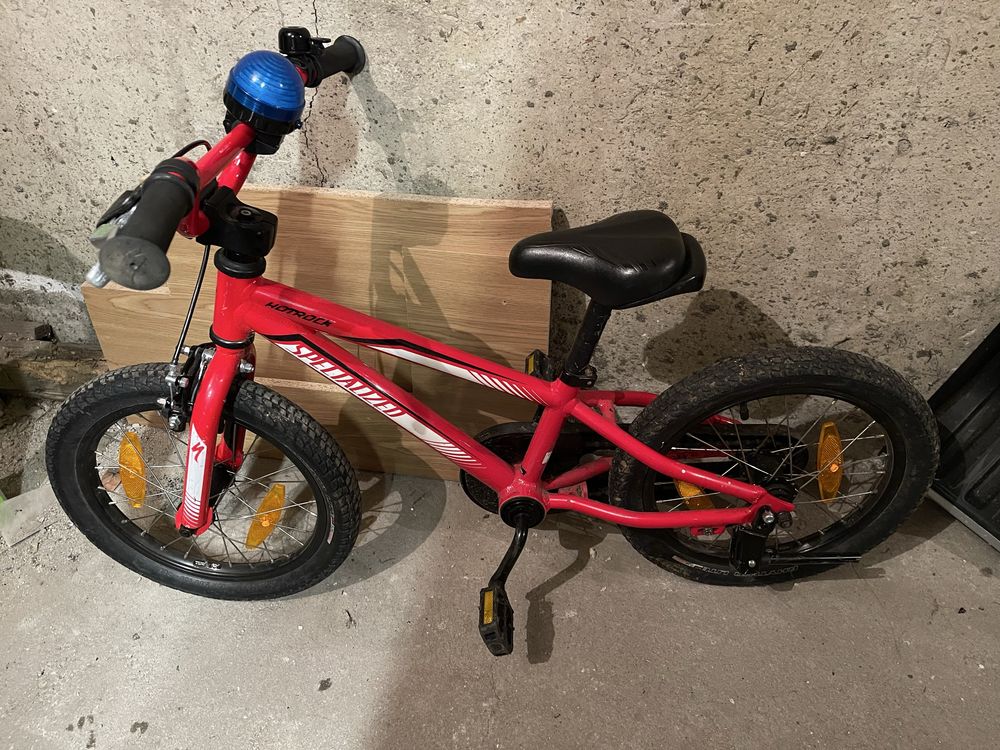 Продавам детски велосипед Specialized Hotrock 16