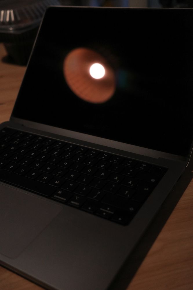 Macbook PRO M1 - 14inch - 16GB RAM, 1TB SSD
