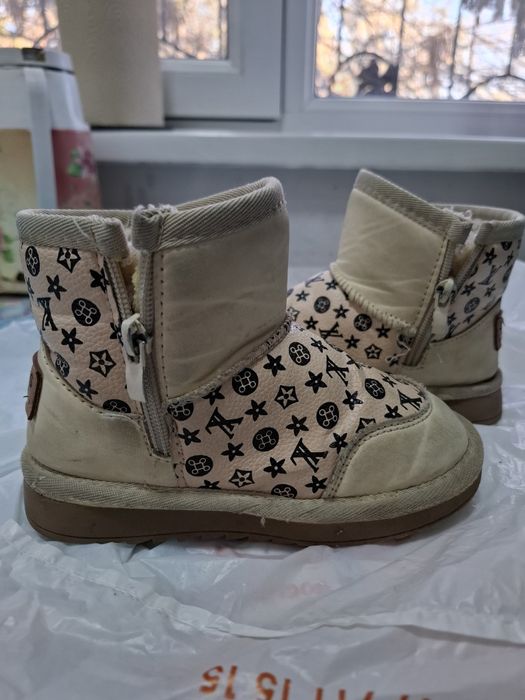 Продаётся  сапожки