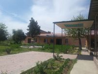 Продам Ахангаран. Здание 850м2,участок 105 сот .