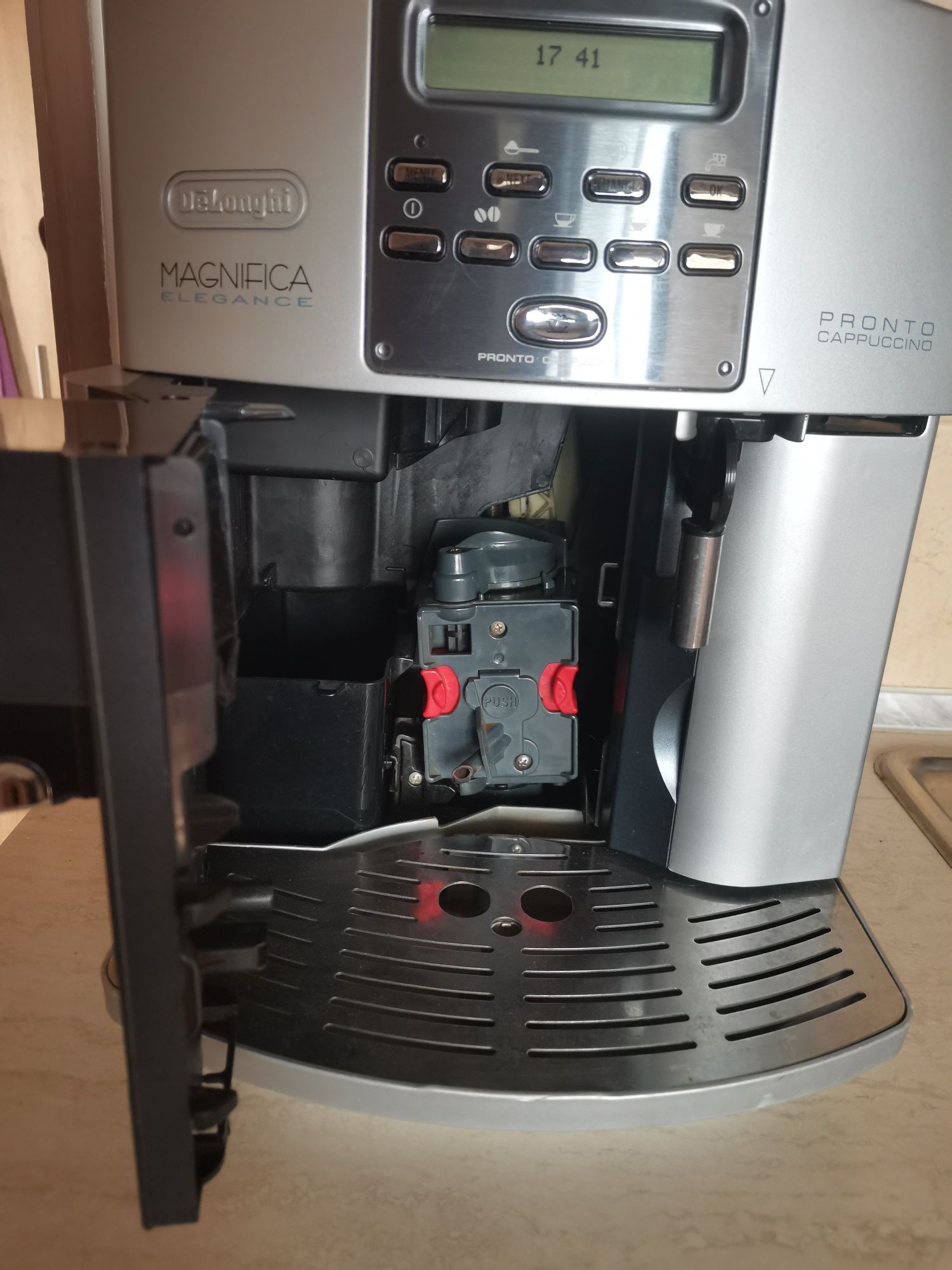 Кафемашина DeLonghi Magnifica Elegance