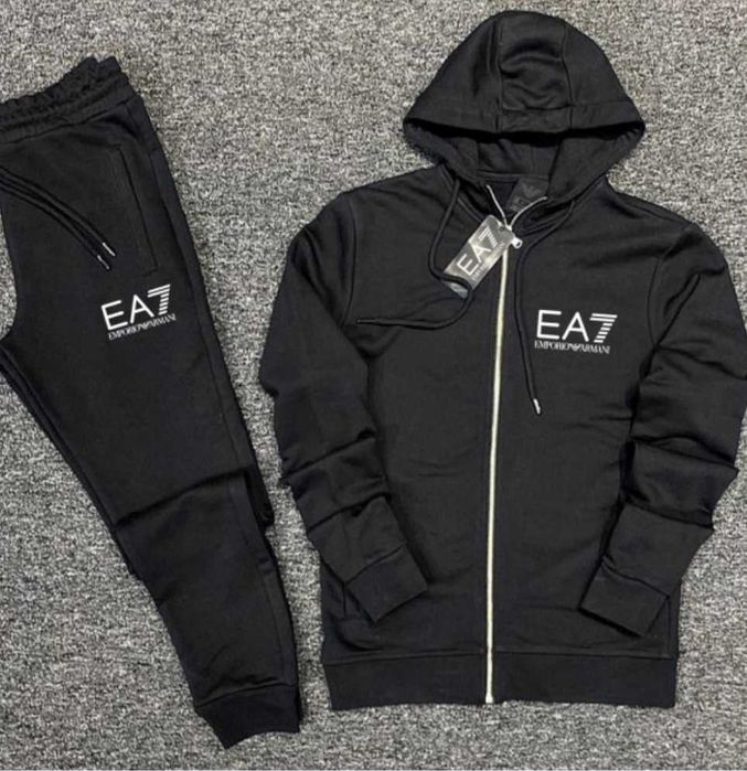 Чисто нови NIKE екипи