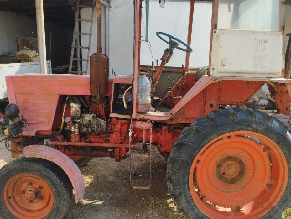 Traktor sotiladi t 25