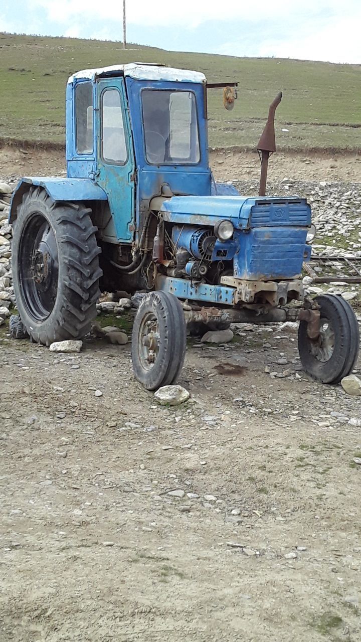 Traktor T 28 Ishchi xolatda