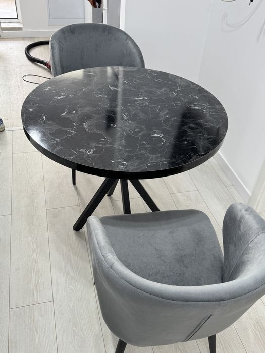 Seta masă Hamburg Black Marble cu două scaune Rio gri,