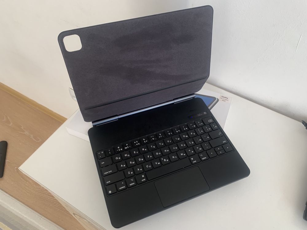 Клавиатура  Айпад Aplle Pro 13 2024 год
