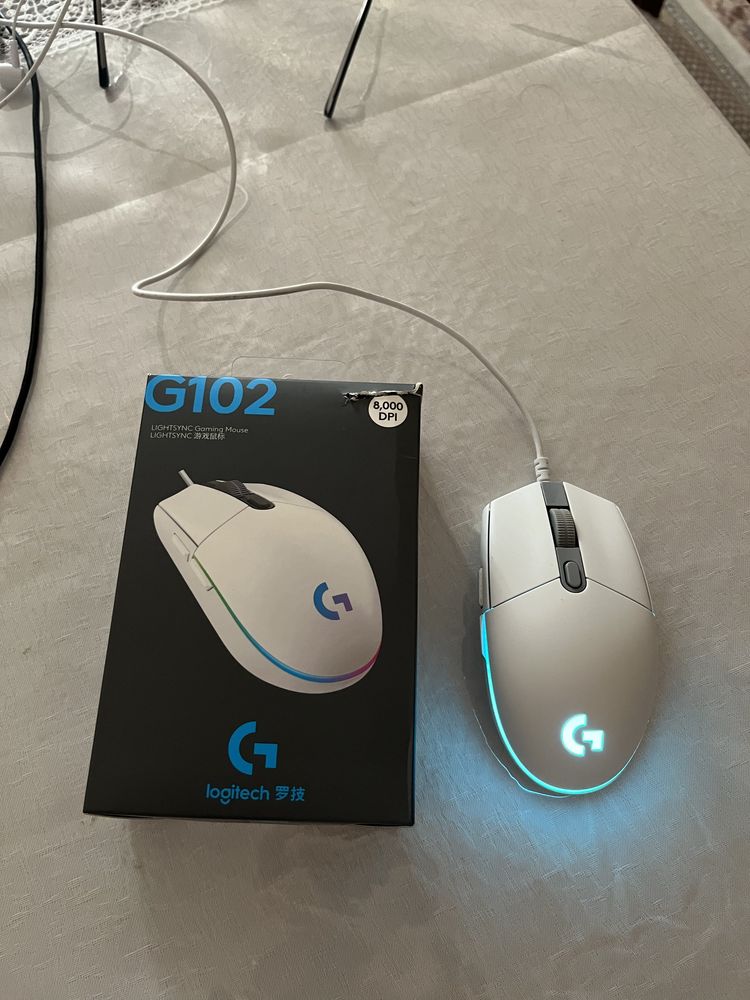 Мышь Logitech G102 Lightsync белый