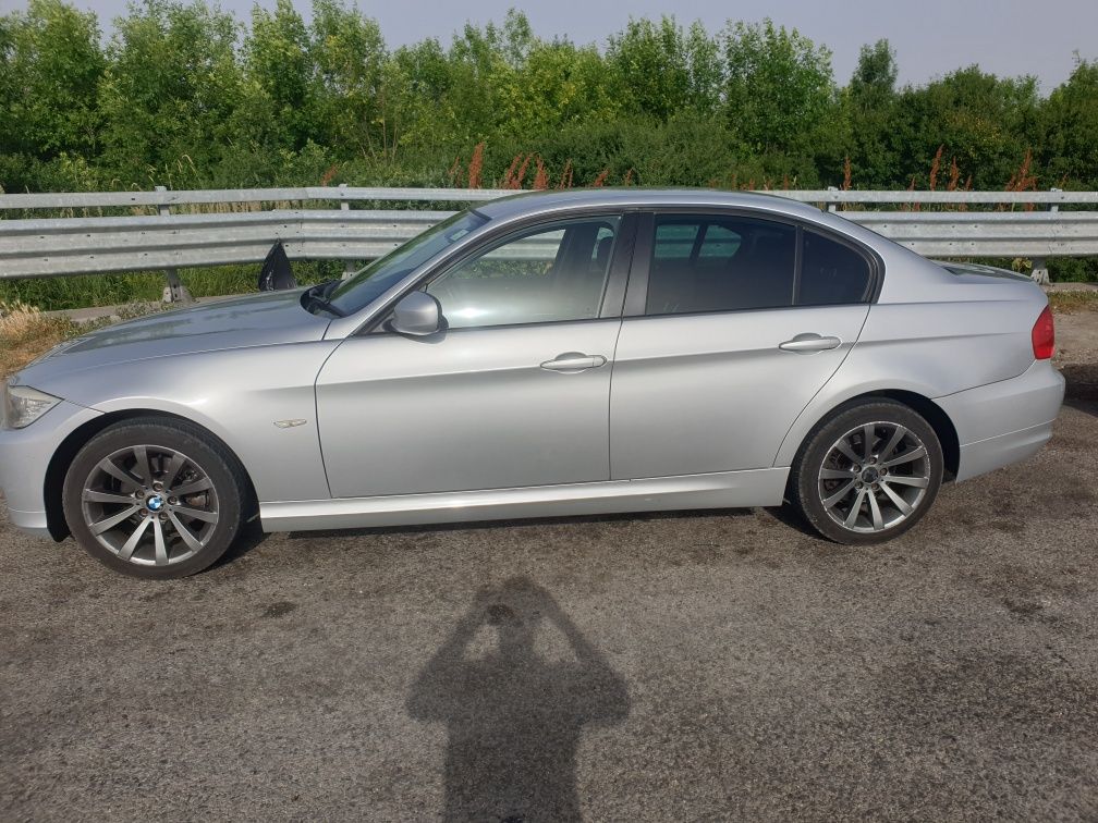 Dezmembrez bmw e90 LCI FACELIFT 318 143 cp