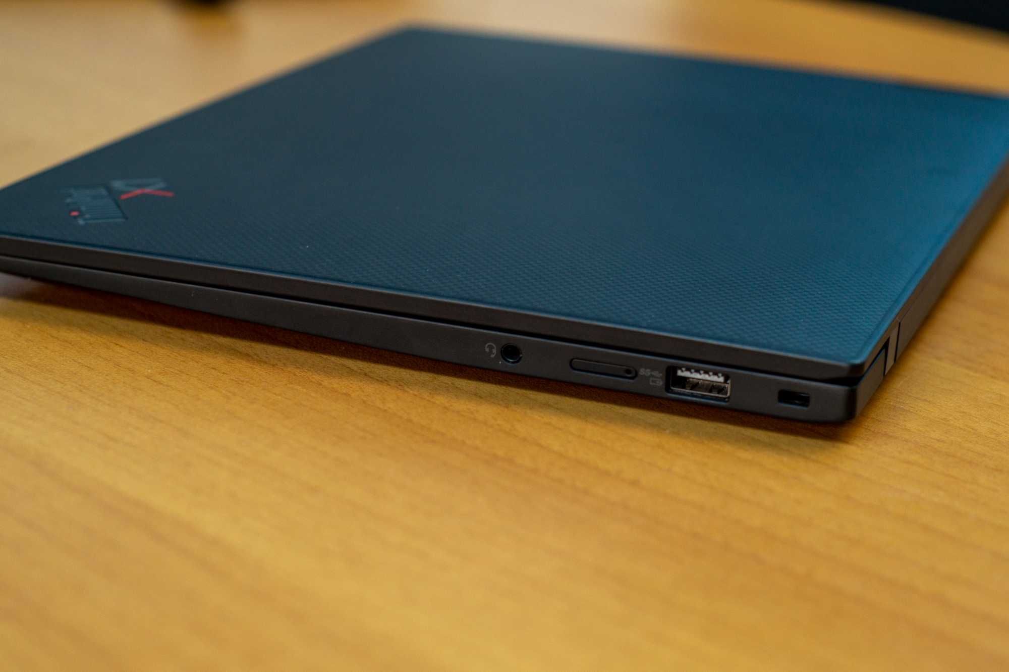 Lenovo ThinkPad X1 Carbon Gen 10 / i5-1240P / 16GB / 512GB / Touch