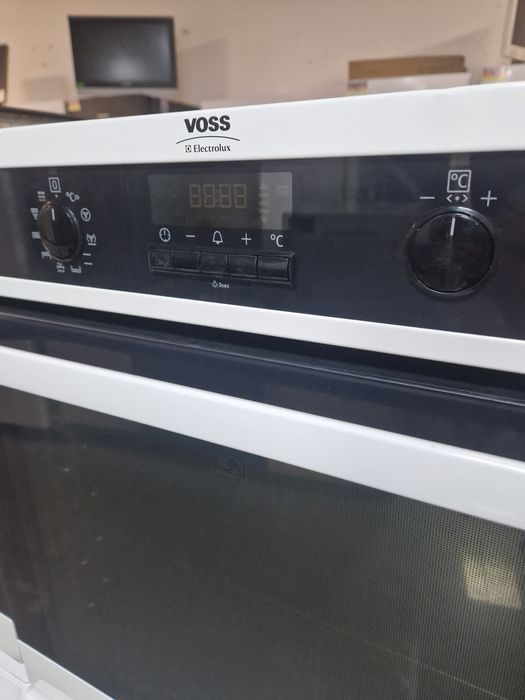 Бяла фурна за вграждане Voss 72 лит Пиролиза