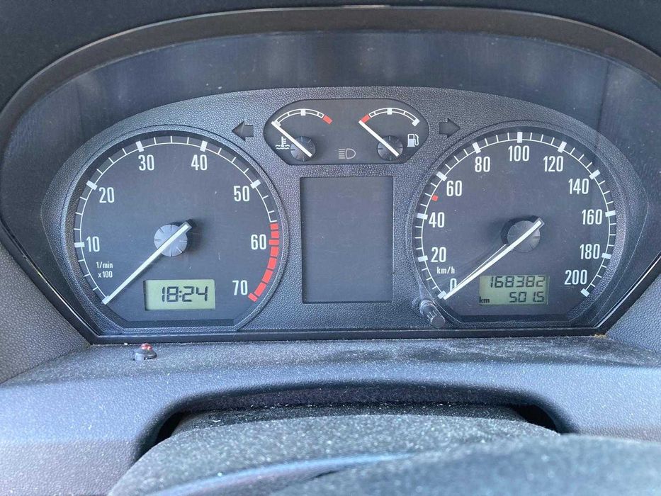 Skoda Fabia; culoare neagra
Vind Skoda Fabiamotorizare 1.4 benzina, Cu