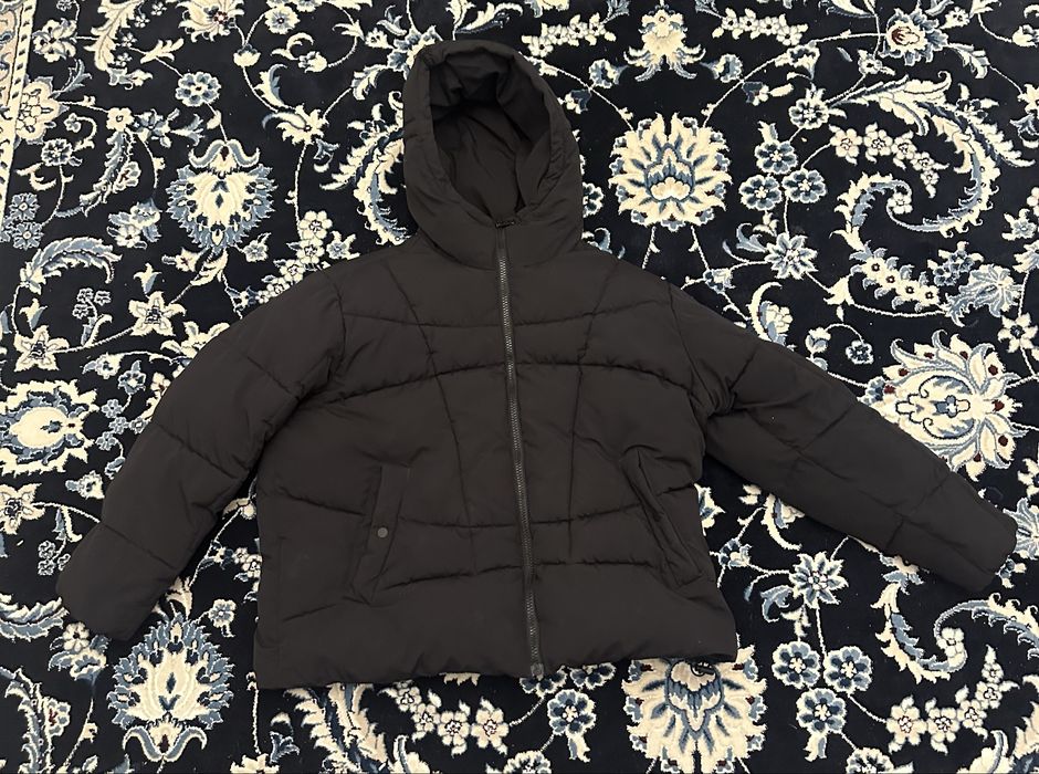 Vand geaca Calvin Klein ca noua