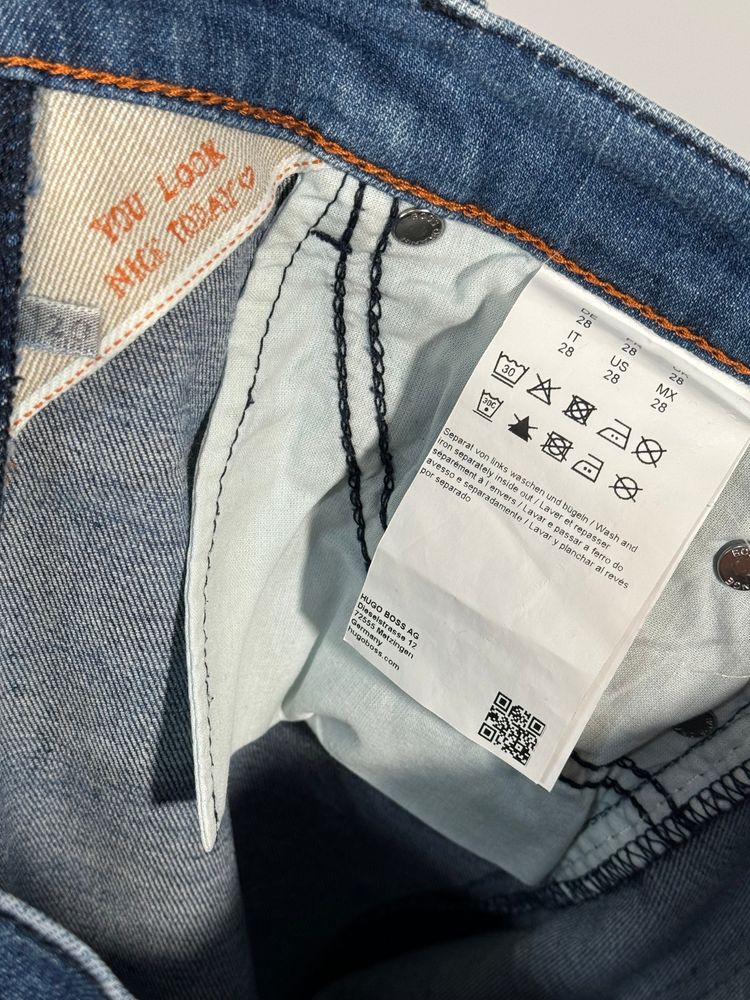 Blugi Hugo Boss.