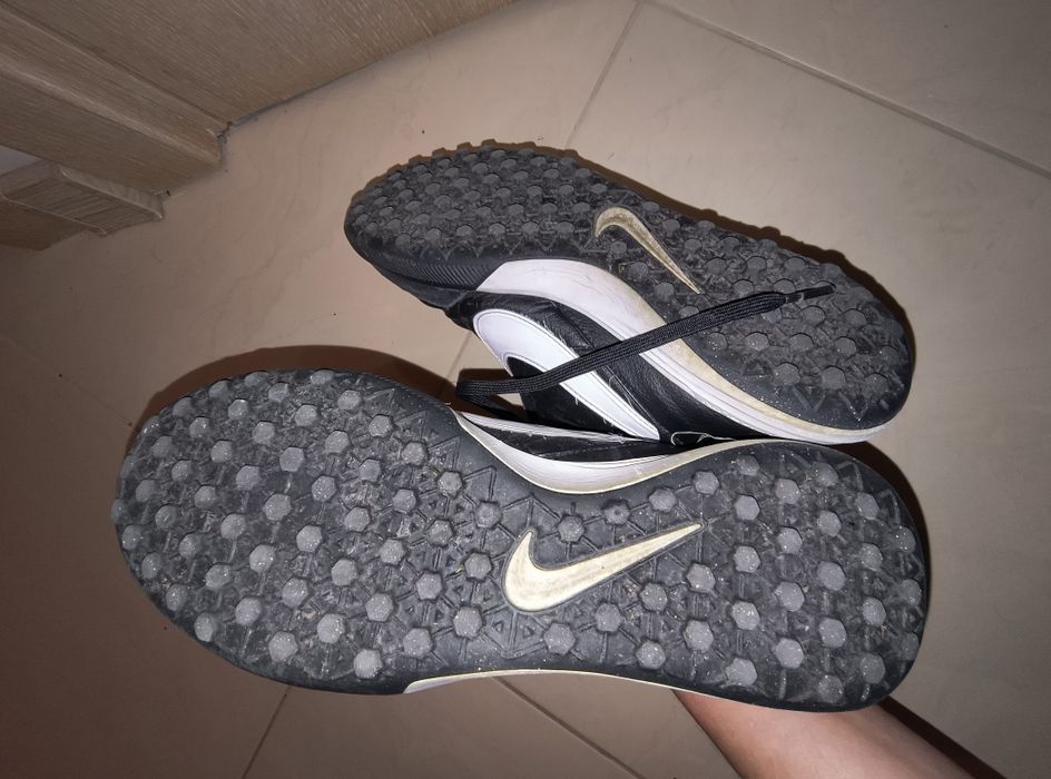 NIKE THE PREMIER III TF Shoes футболни стоножки 41 номер
Turf Low-Top