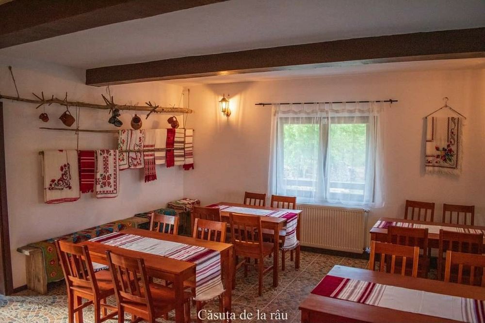 Închiriez Cabană 800 Ron/ exlus revelion