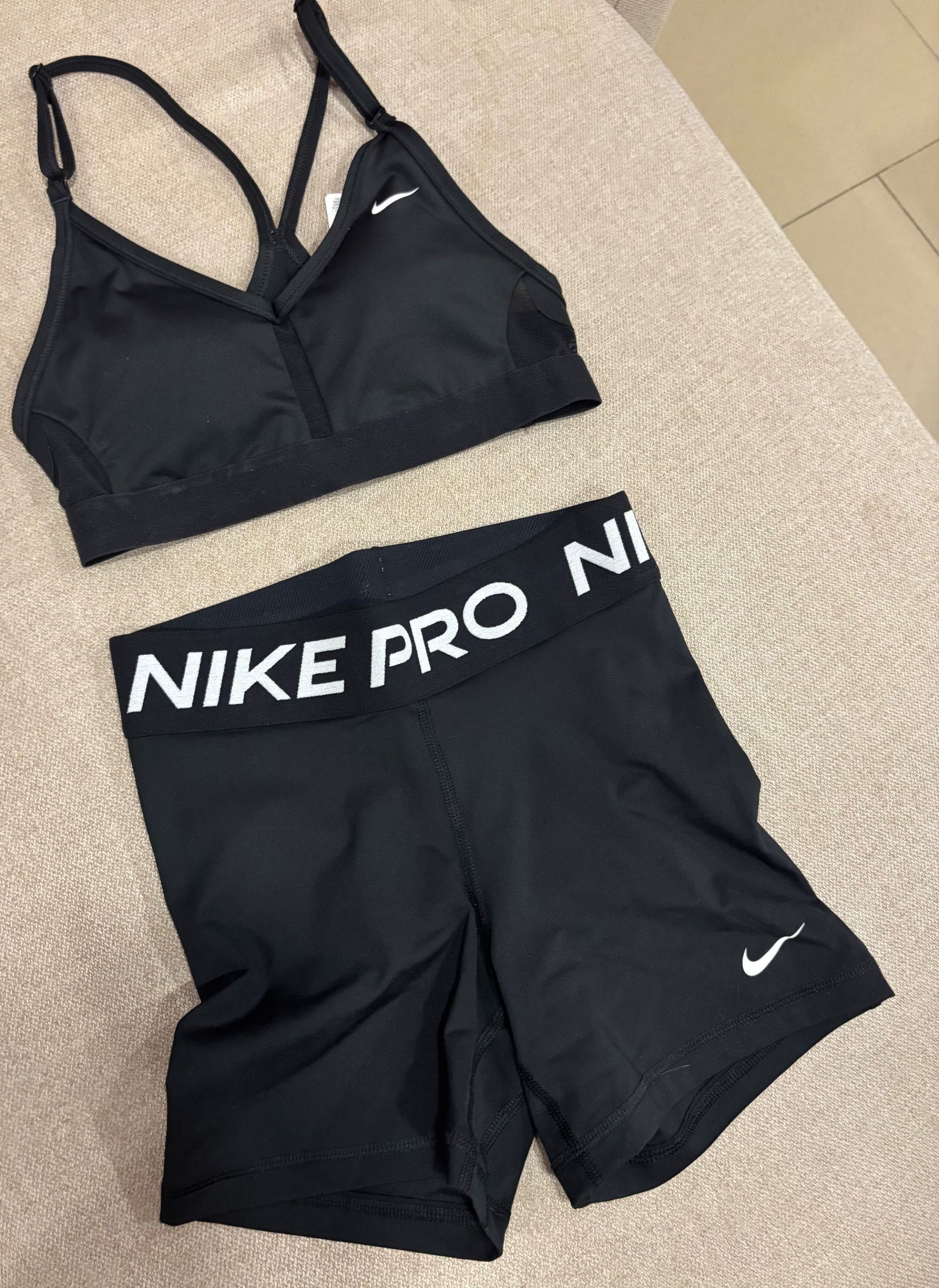 Дамски спортен сет NIKE клин и топ оригинален