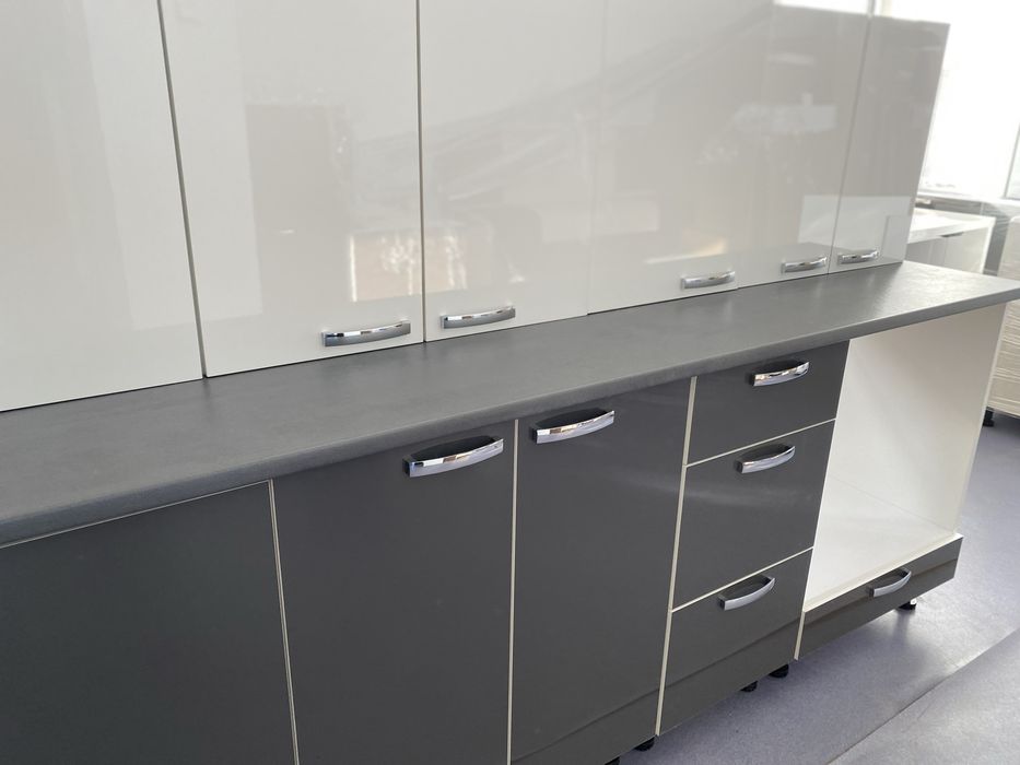 Mobila de bucatarie lucioasa 260 cm Noua !!