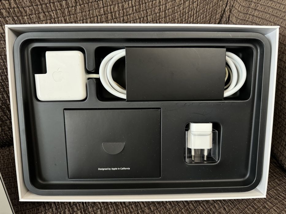 Перфектен MacBook Air 2014 11” 1.4Ghz Dual-core i5, пълен комплект