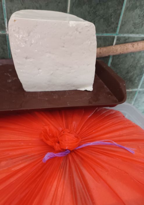 Brânză de vaca veche