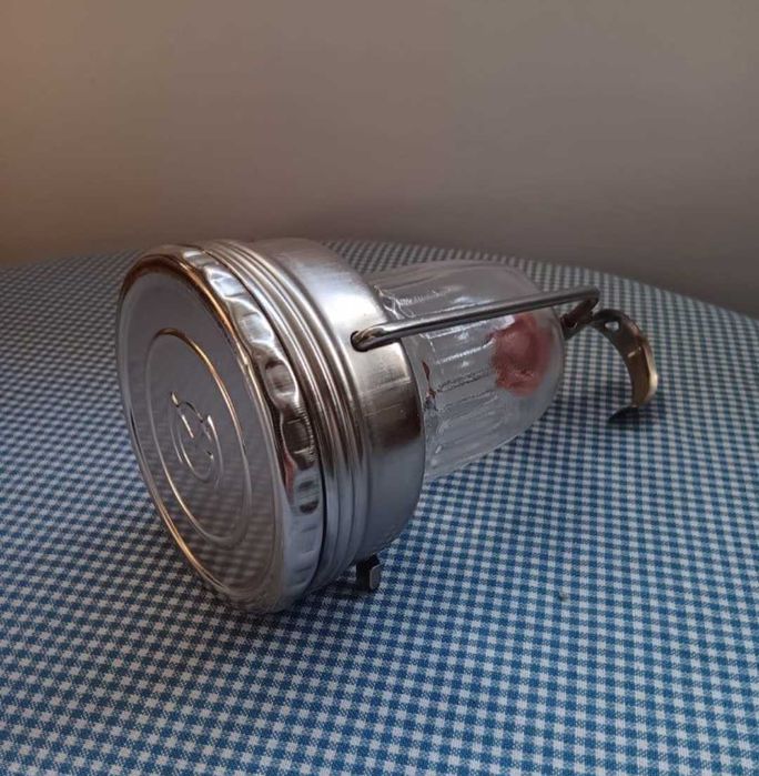 Lampa veche produsa de  Metaloglobus , nefolosita ,NOS,  comunista RSR