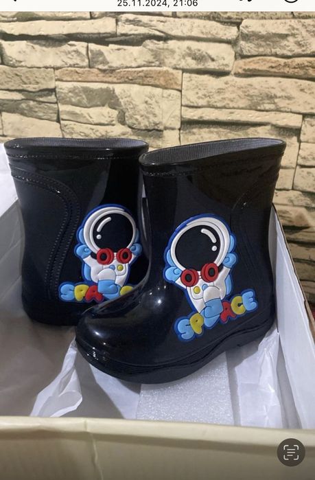 Продам детские резиновые сапоги