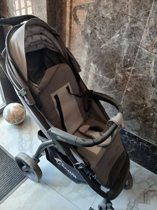 Детская коляска формы теснам