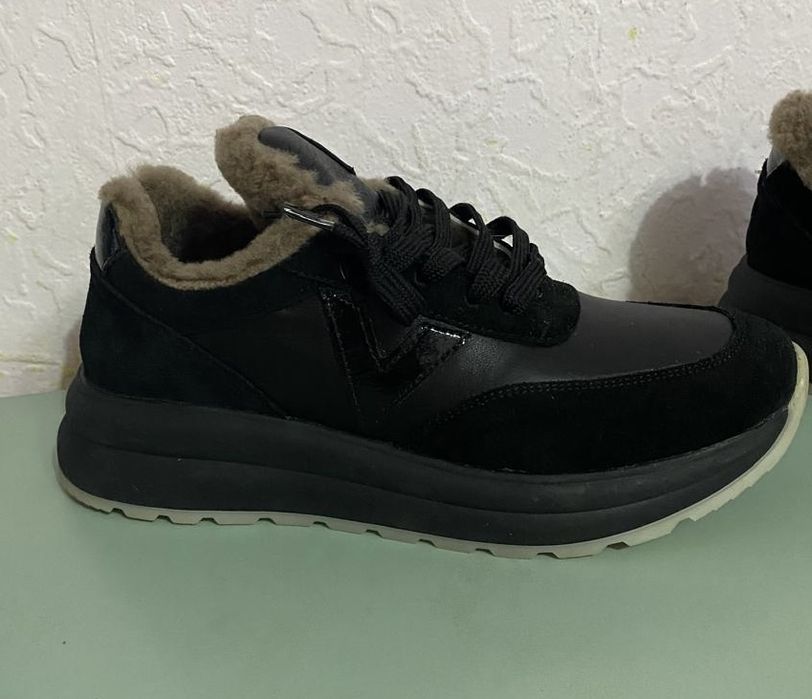 Продам кроссовки