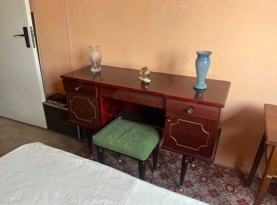 Set dormitor complet lemn masiv pat dublu cu saltea, sifonier, comoda