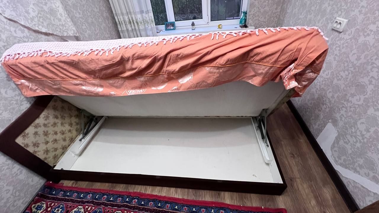 Двухспальная кровать