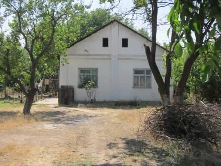 Продам дом с  участком в пригороде Ташкента. От границы Ташкента 2 км.