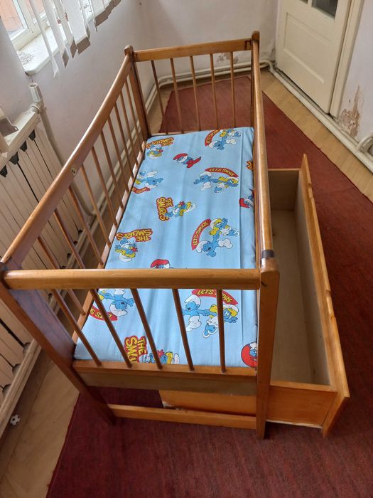 Patut de copil din lemn masiv