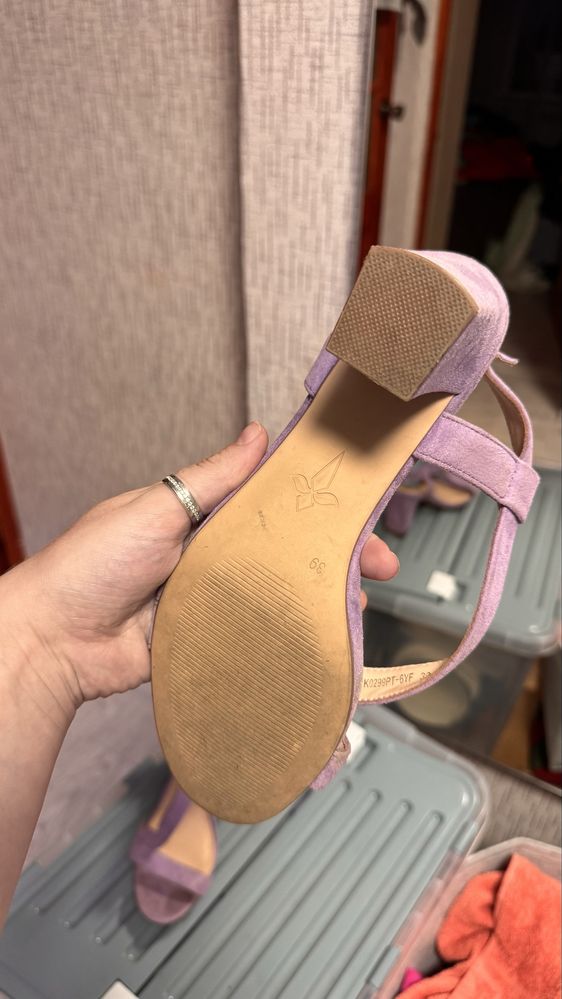 Продам женскую обувь
