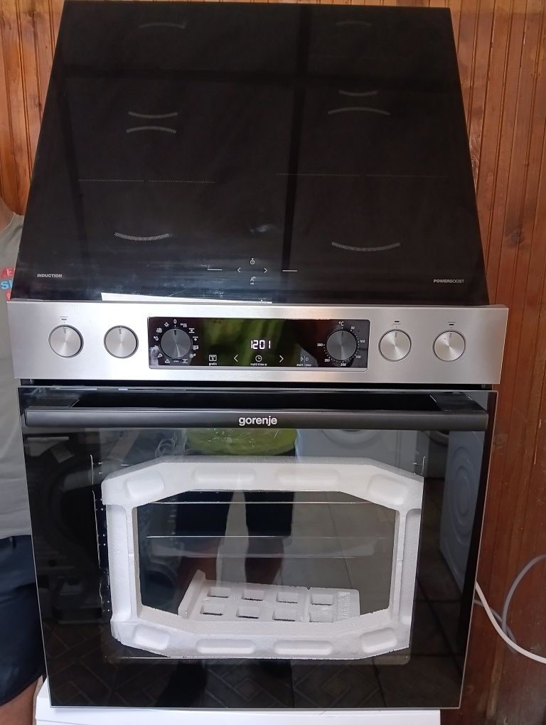 Чисто нова печка за вграждане с индукционни котлони Gorenje с Гаранция