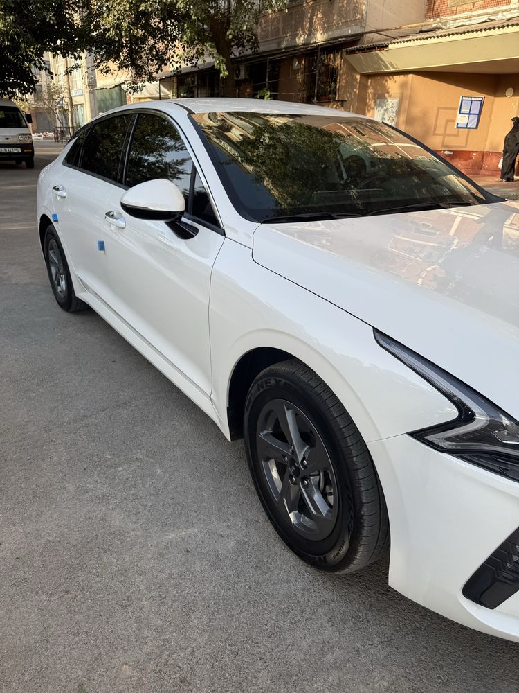 Kia K5 2023 yil 2 pazitsa