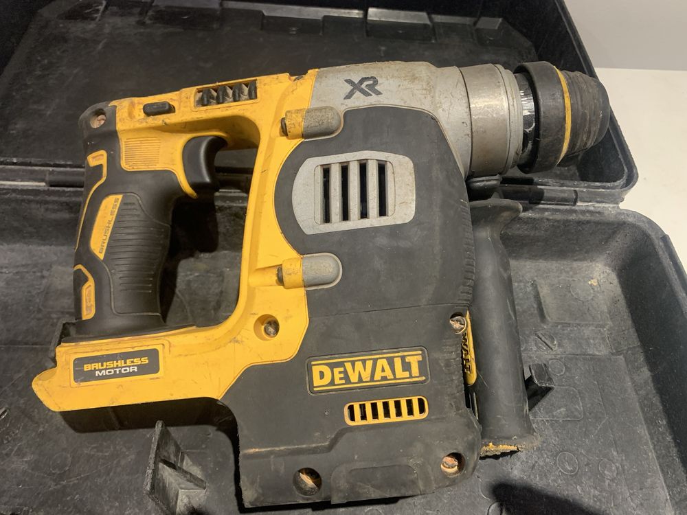 DeWALT DCH 273 пефоратор /безчетков/ОРИГИНАЛ/в куфар