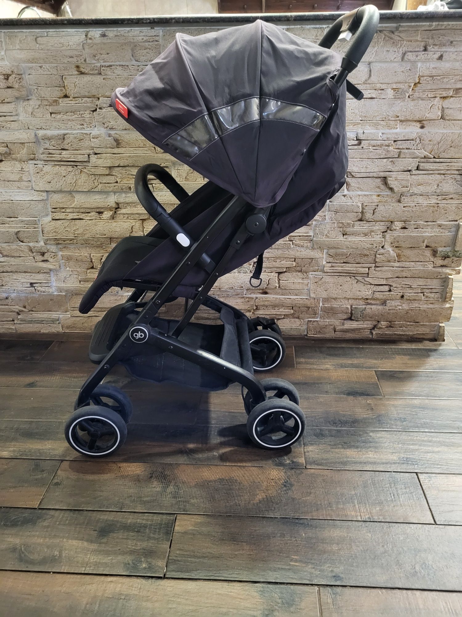 Лятна бебешка количка GB Qbit + AT Velvet Black