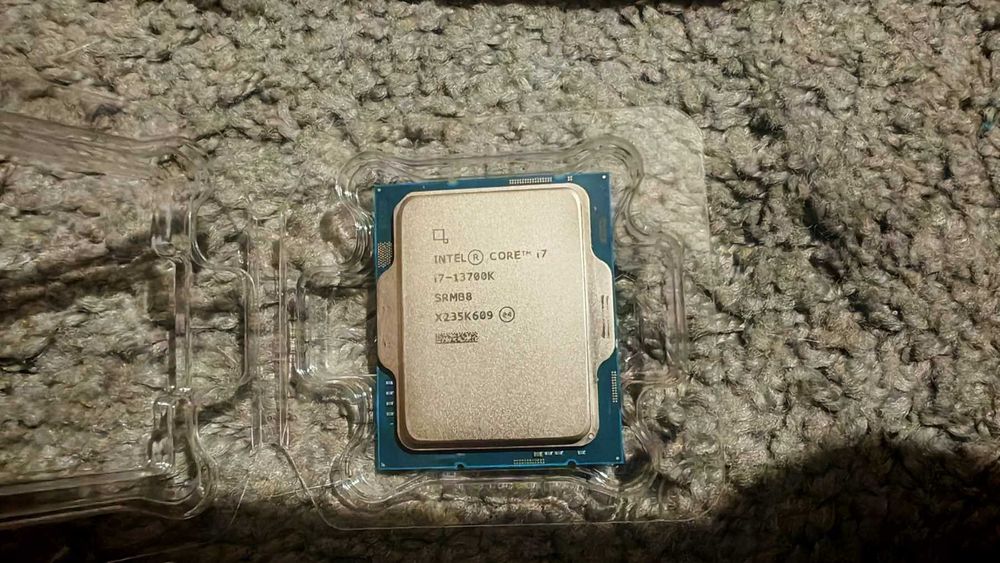 Процесор Intel Core i7-13700K, шестнадесетядрен (3.4/5.3GHz]
