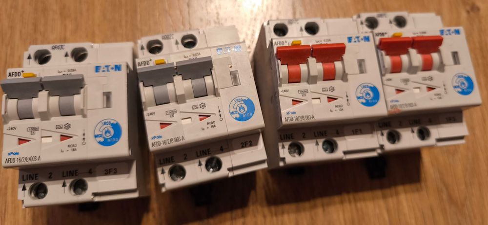 Vând siguranțe diferențiale AFDD Moeller