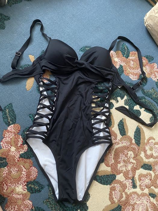 продаю купальники , белье