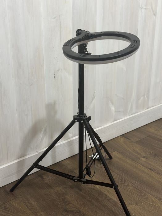 Лампа кольцевая в рабочем состоянии