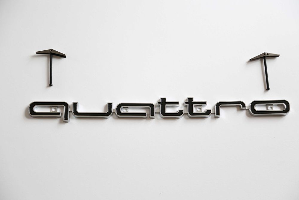 Emblema Quattro 3D grila fata Audi