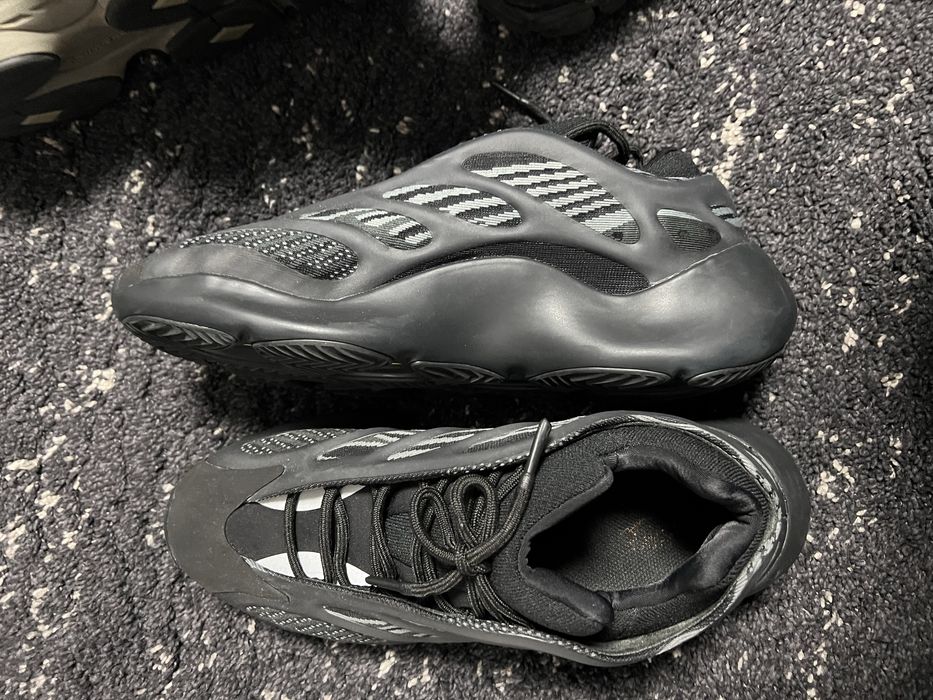 Марстонки Addidas Yeeay 700 V3