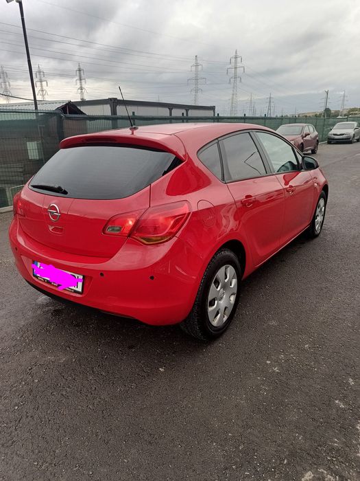 Opel Astra J 2011, 1.7 Diesel.