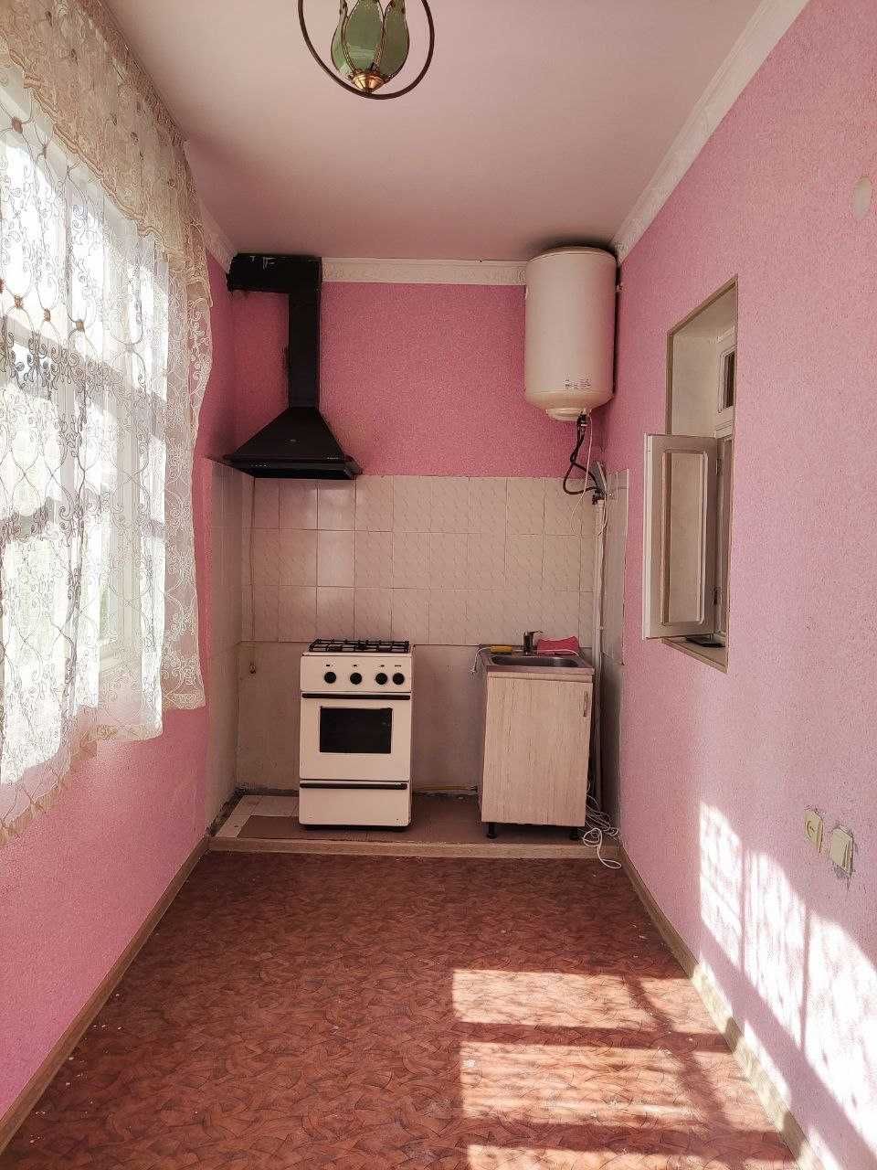 1/2/4, кирпич, 42 кв.м. по линии метро. От собственника.